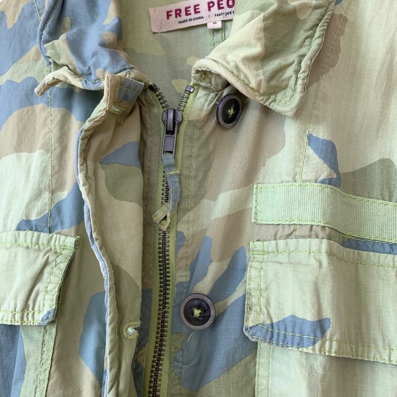 FREE PEOPLE Lightweight Camo Jacket In light green, Sz. M - Picture 5 of 10